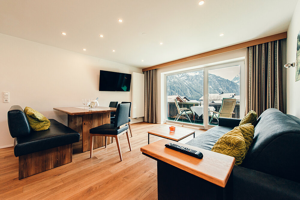 3-kamerappartement type 25 - woonkamer - Almajur Vakantiehotel Mittelberg Kleinwalsertal
