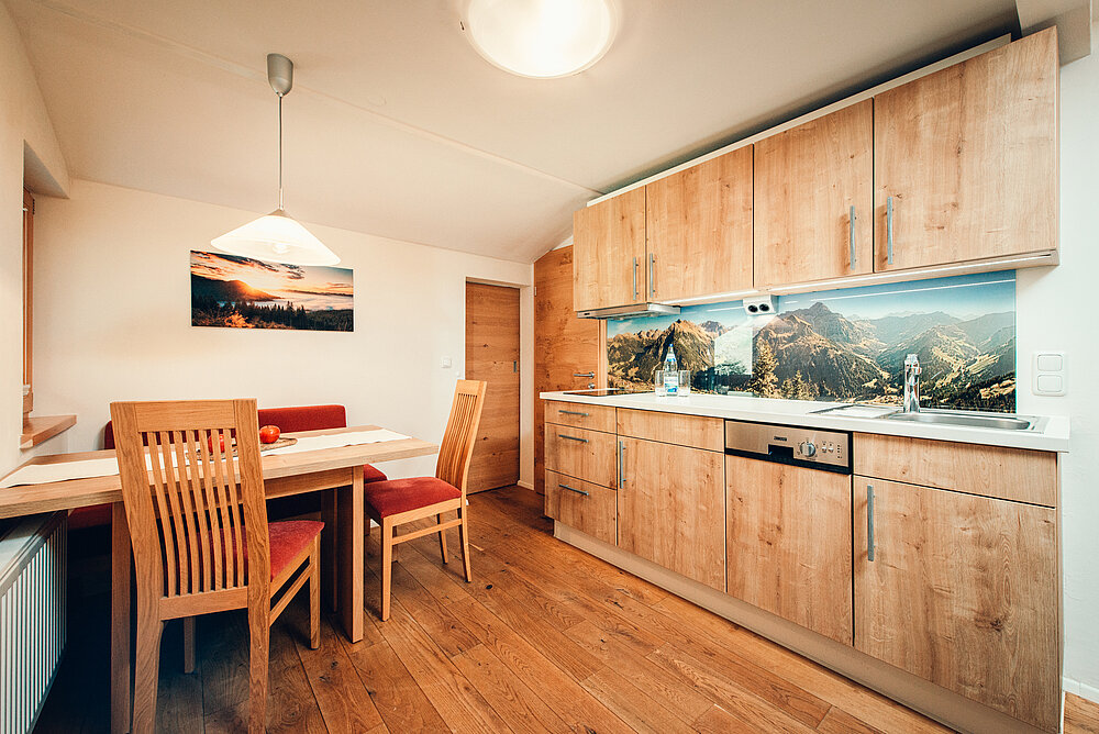2-Raum Wohnung Typ 24 - Küchenzeile und Esstisch - Almajur Ferienhotel Mittelberg Kleinwalsertal 2-Raum Wohnung Typ 24 - Küchenzeile und Esstisch - Almajur Ferienhotel Mittelberg Kleinwalsertal