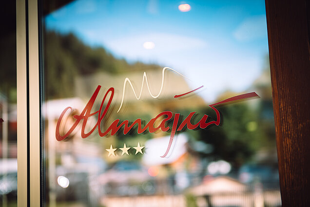 Almajur hotel ingang 