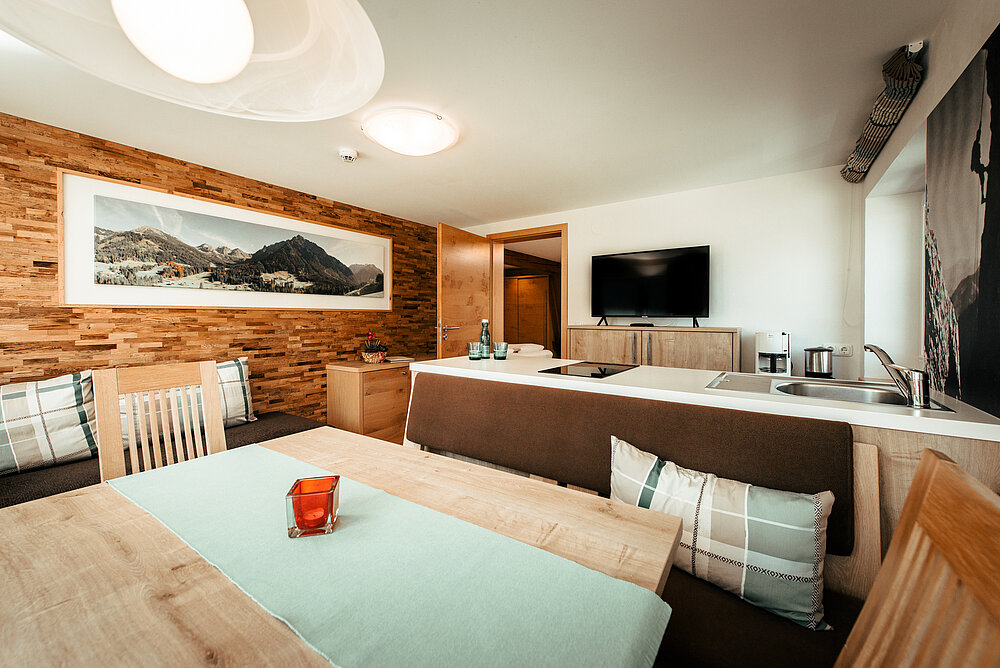 2-Raum Wohnung Typ 33 - Wohnküche - Almajur Ferienhotel Mittelberg Kleinwalsertal 2-Raum Wohnung Typ 33 - Wohnküche - Almajur Ferienhotel Mittelberg Kleinwalsertal