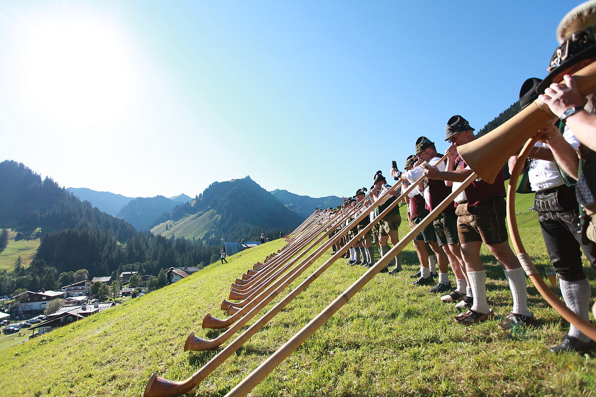 Alphornfestival___Frank_Drechsel__c__Frank_Drechsel_-_Kleinwalsertal_Tourismus_eGen